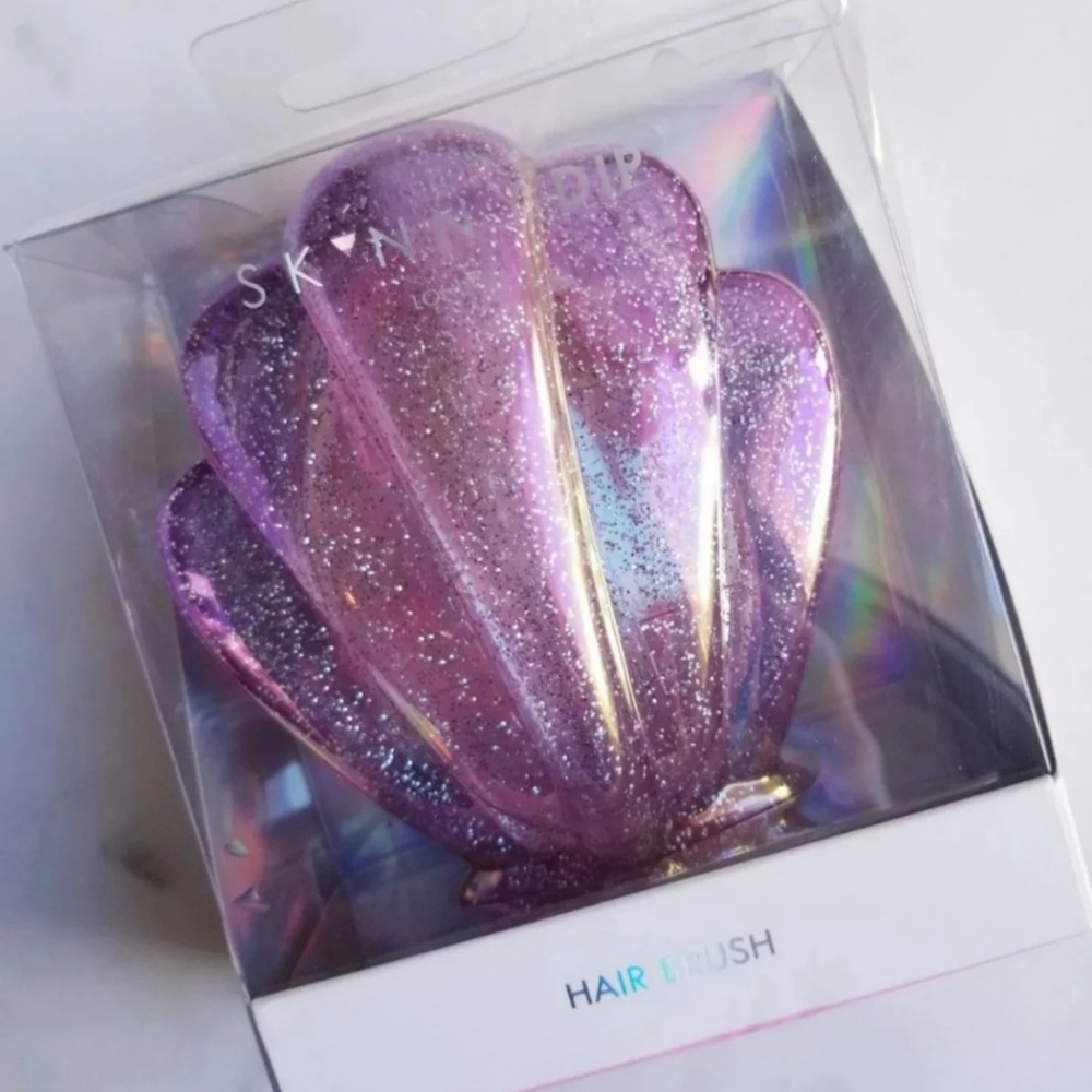 Skinnydip London Shell Hair brush